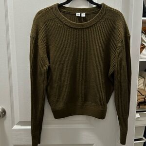 Uniqlo crew neck knit sweater